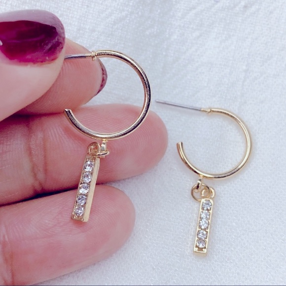 ❣️$25/3❣️ Little Rectangle Rhinestones Dangle Hoop Earrings - Picture 5 of 8